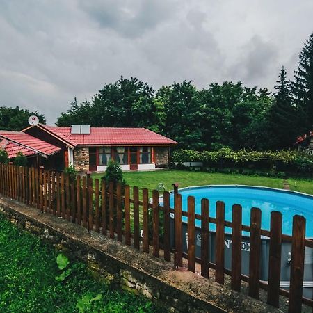 Hotel Завоя Krushuna Esterno foto