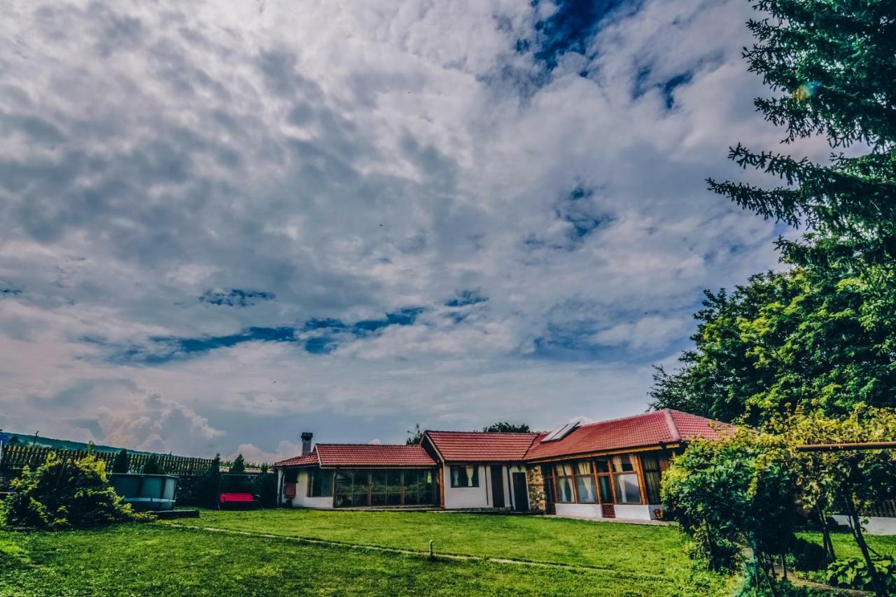 Hotel Завоя Krushuna Esterno foto