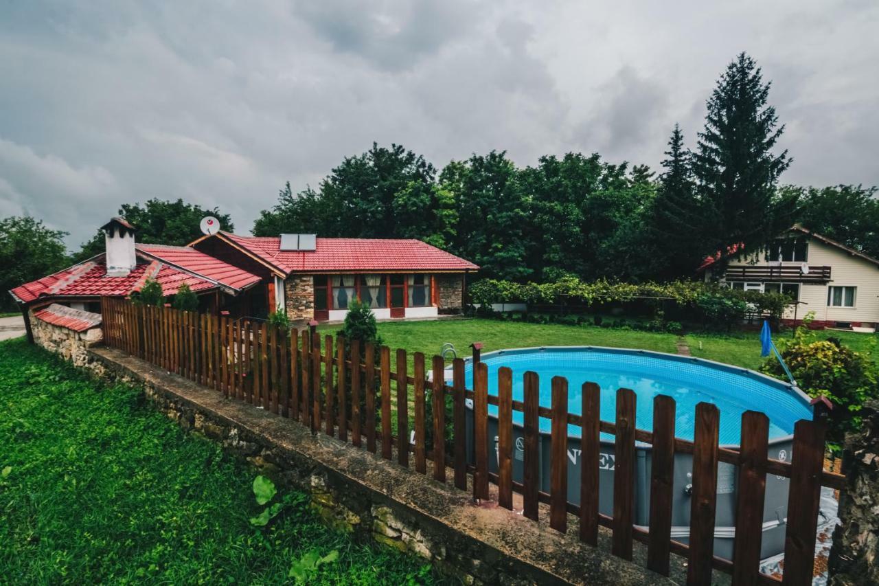 Hotel Завоя Krushuna Esterno foto