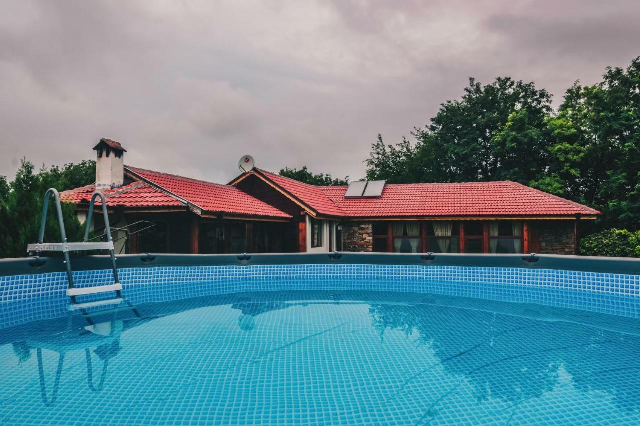 Hotel Завоя Krushuna Esterno foto
