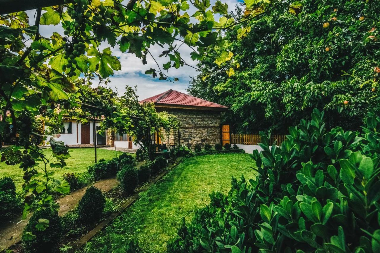 Hotel Завоя Krushuna Esterno foto